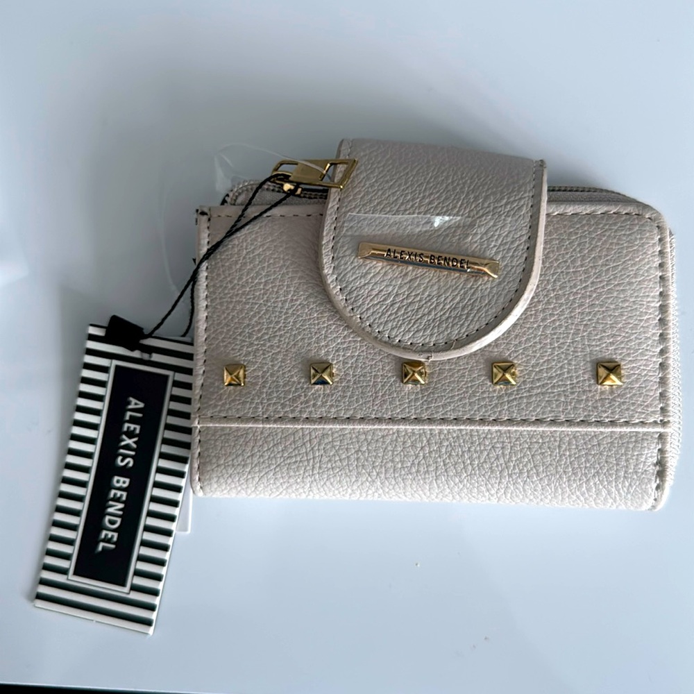 Alexis Bendel Wallet